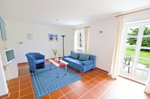 Bild: D42 strandnah, EG, Terrasse, WLAN, Feriendorf Bakenberg Insel Rügen